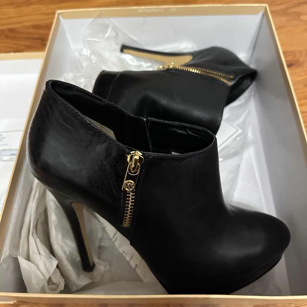 Michael kors york bootie black leather sz 8.5 - Picture 4 of 5